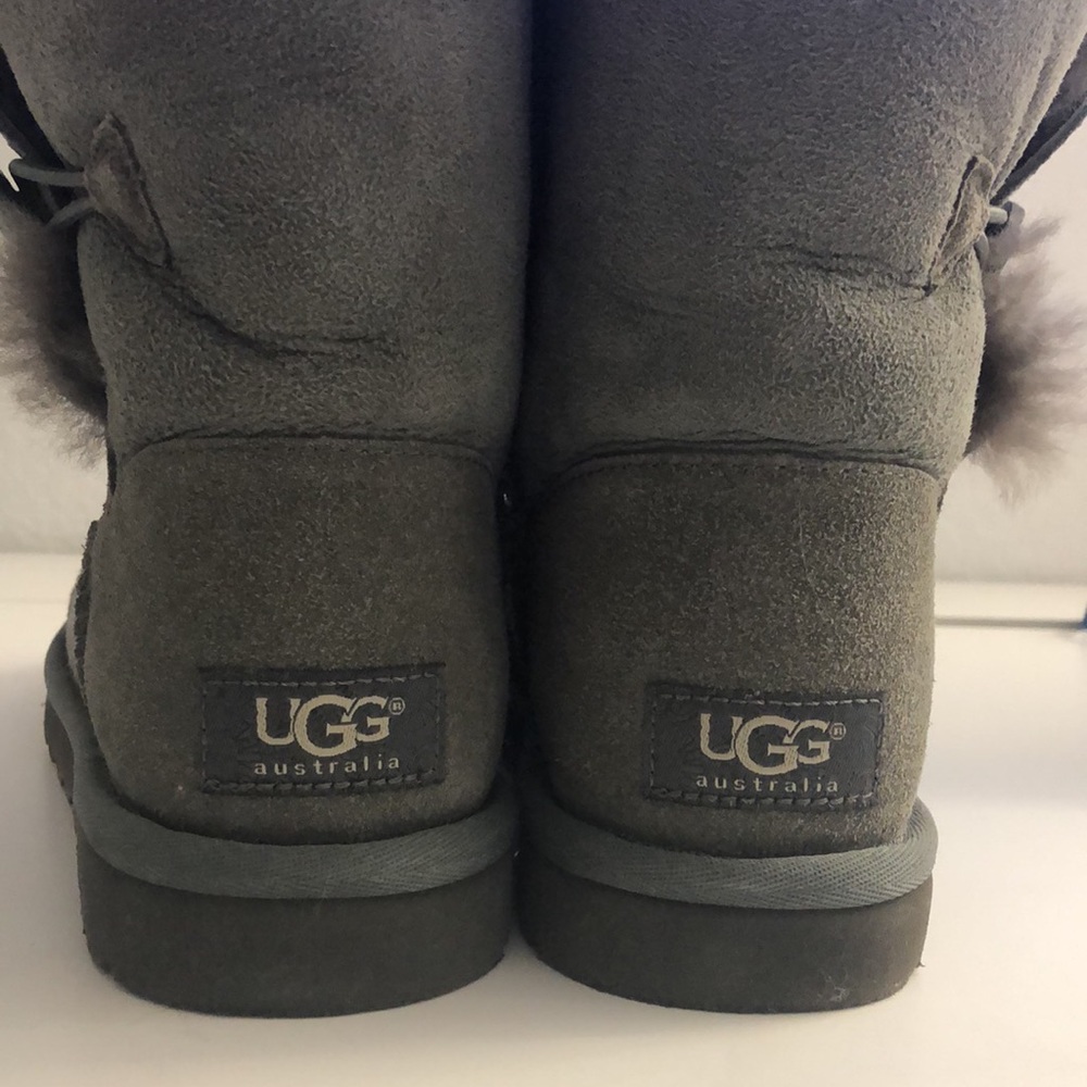 Ugg Bailey Button Size 6 - image 2